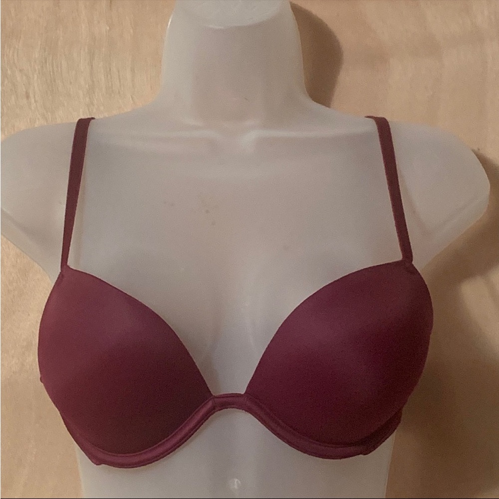 Women’s Pink Victoria’s Secret Size 32C Super Push Up Underwire Maroon Bra